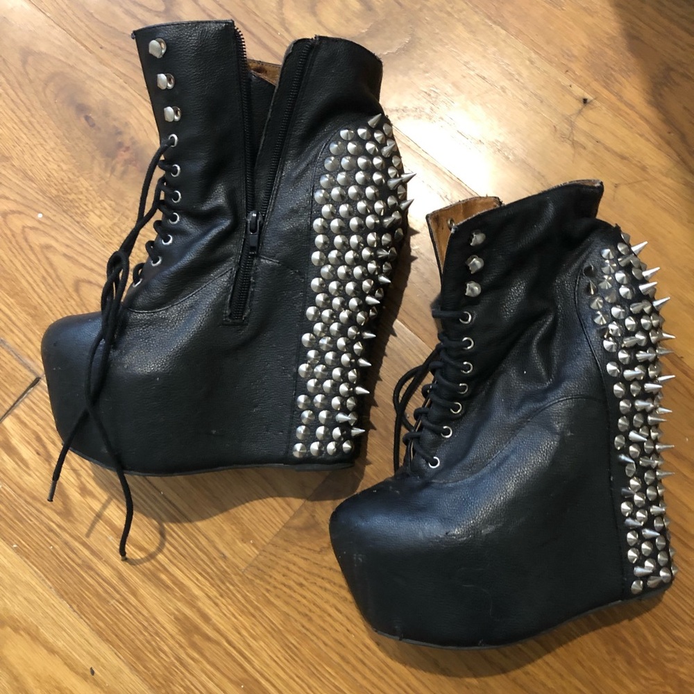 Jeffrey Campbell’s wmn size 9 black w/ spikes